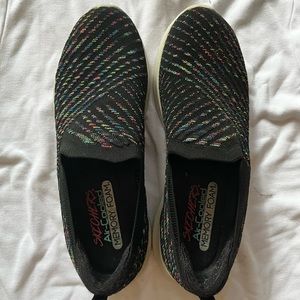 Sketchers Ultra Flex Slip on Sneaker. Women’s size 10. Black.